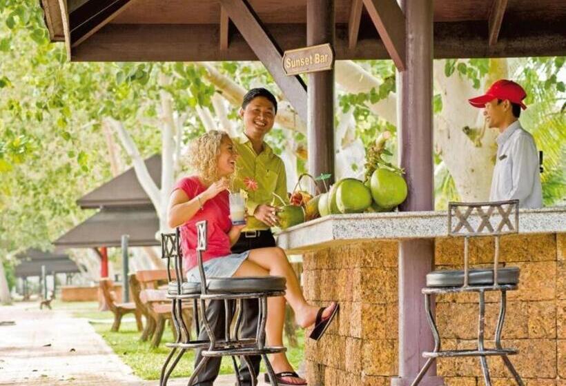 בית מלון כפרי Lakeside By Sokha Beach Resort