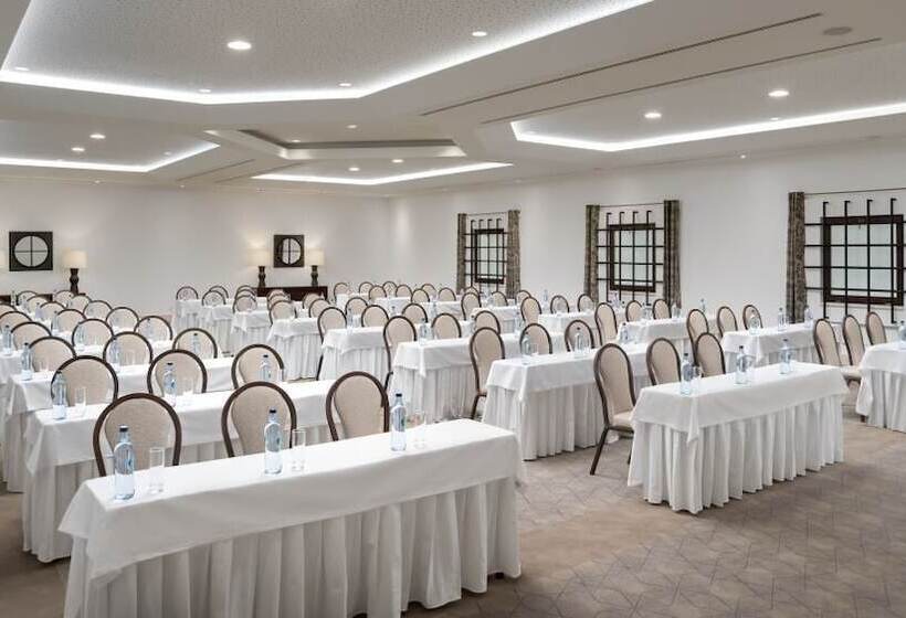 هتل Pine Cliffs Gardens