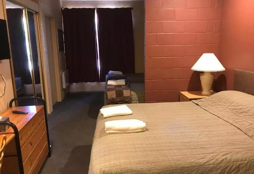 モーテル Cottonwood Lodge