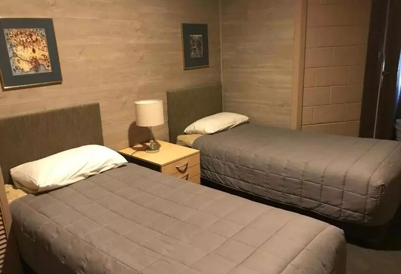 モーテル Cottonwood Lodge