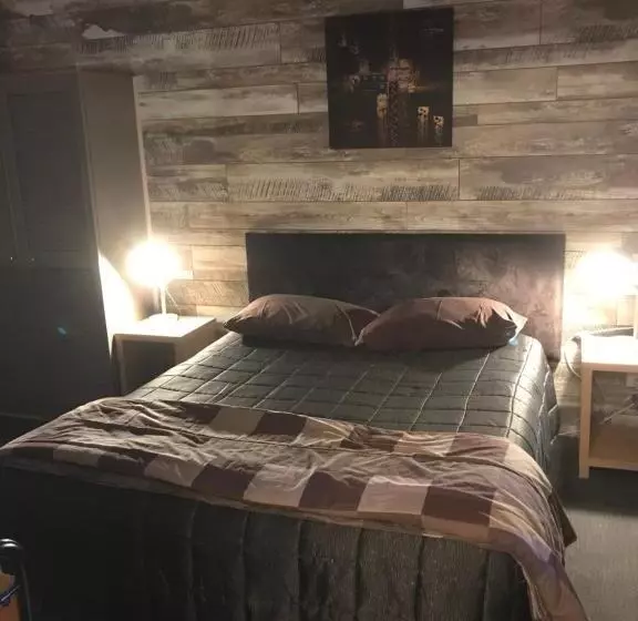 モーテル Cottonwood Lodge