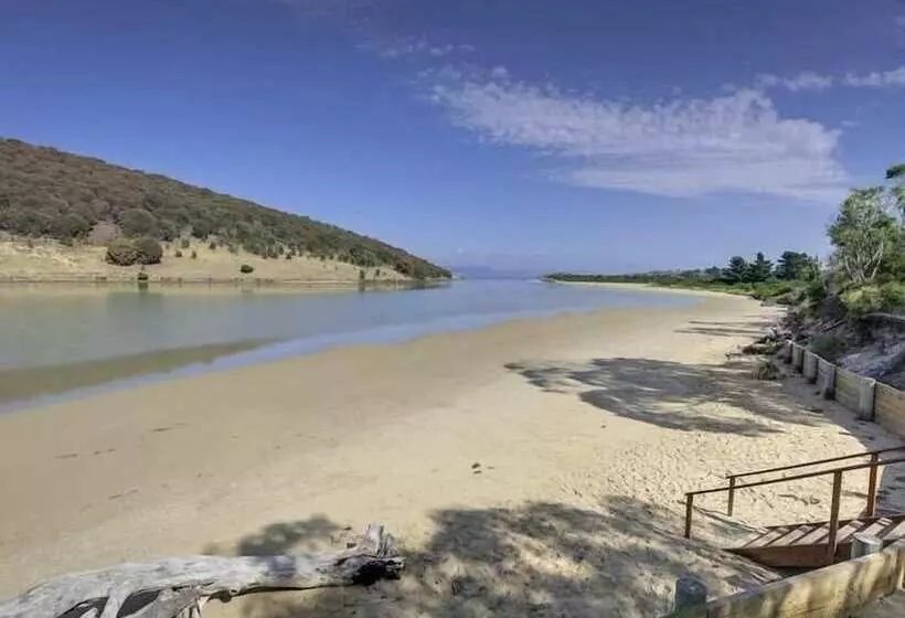 Steeles Island Retreat