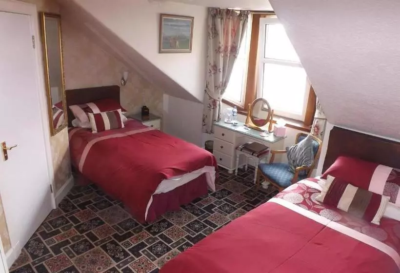 تختخواب و صبحانه Almond Villa Guest House