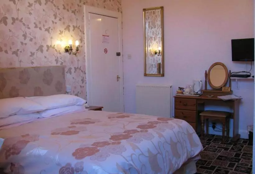 تختخواب و صبحانه Almond Villa Guest House