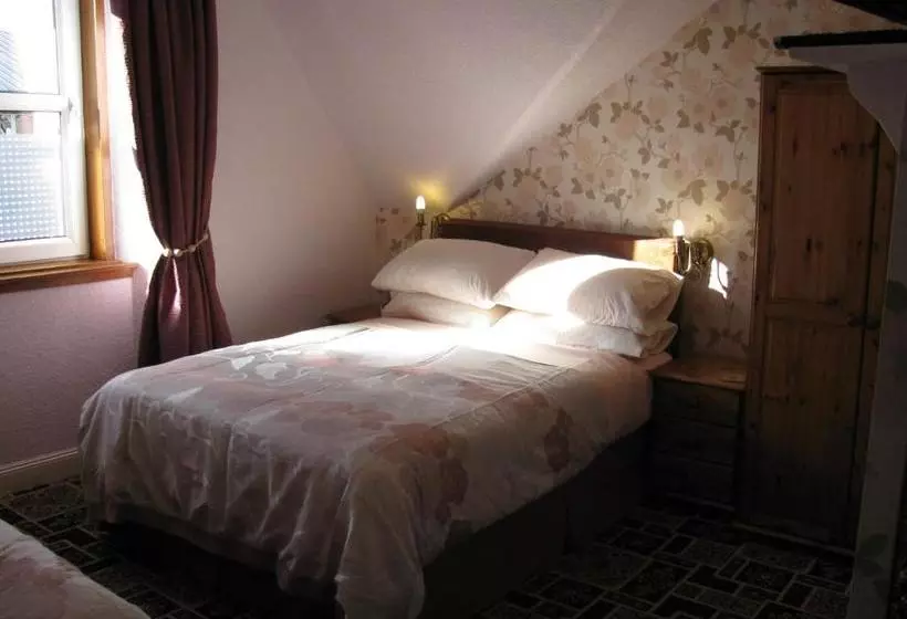 تختخواب و صبحانه Almond Villa Guest House