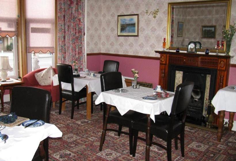 مبيت وإفطار Almond Villa Guest House