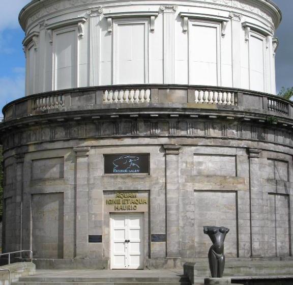 مبيت وإفطار Almond Villa Guest House