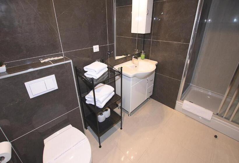 مبيت وإفطار Centrooms Kovac