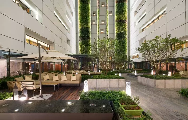 Fraser Suites Shenzhen, Near Huaqiang North Business Zone, Infinity Pool, Offer 1 Free Breakfast