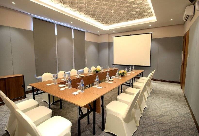 Batiqa Hotel Darmo Surabaya