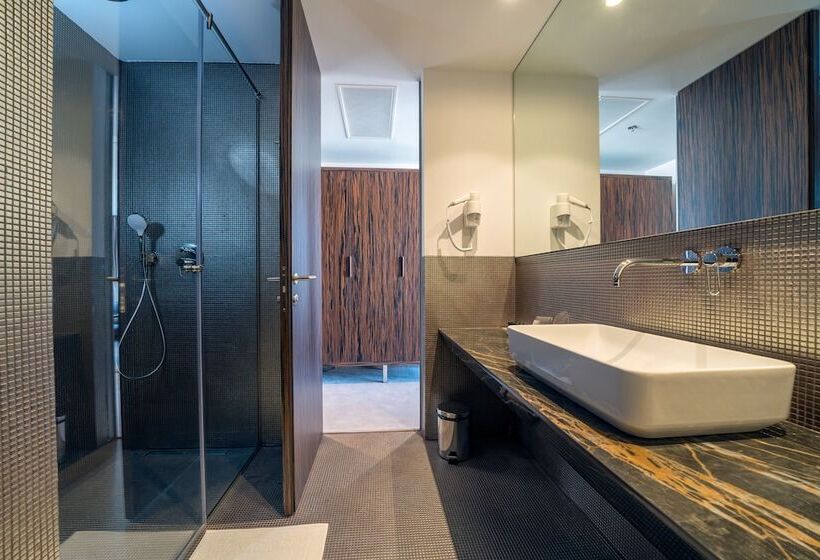 فندق Bellevue Superior City