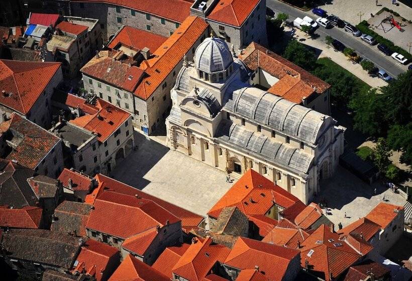 فندق Bellevue Superior City