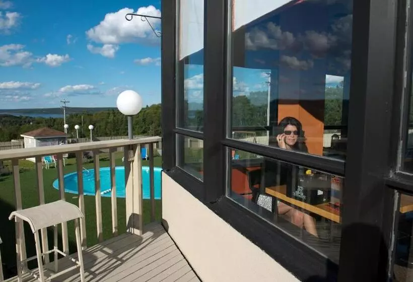 هتل Clarenville Inn