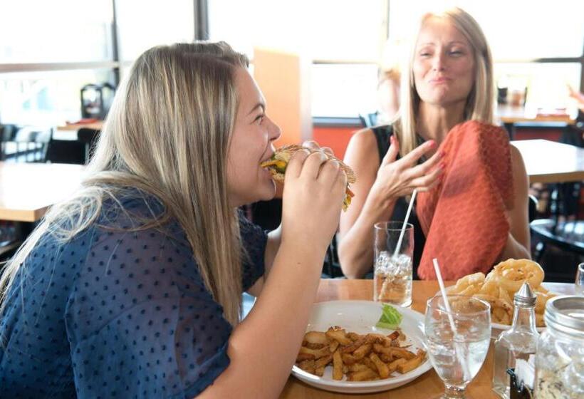 هتل Clarenville Inn