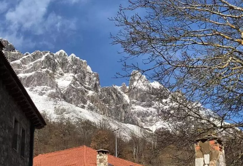 Maaseutuhotelli La Casa Vieja En Valdeón