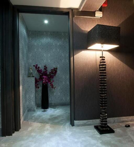 Hotel The Crystal Blue