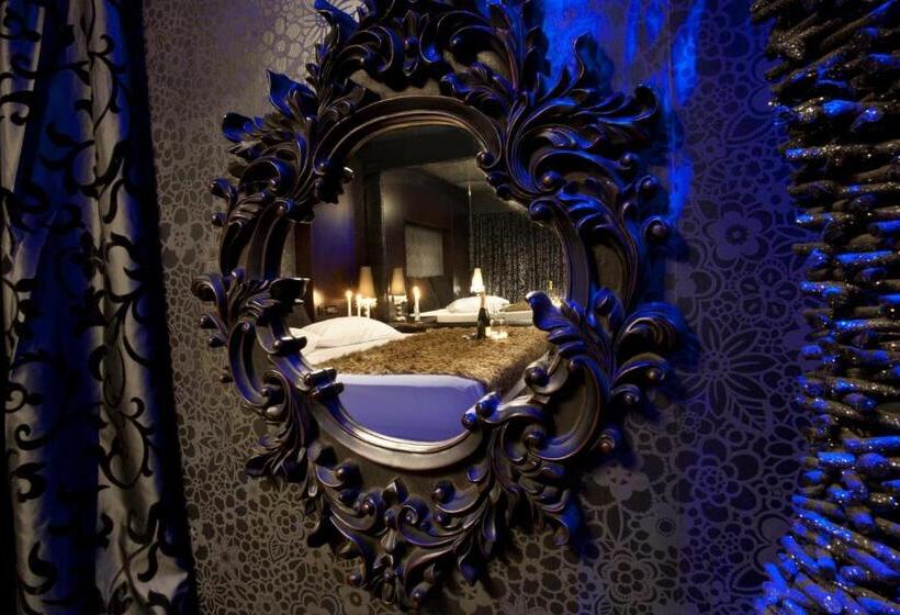 Hotel The Crystal Blue