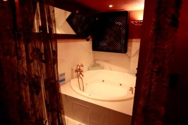 ホテル The Crystal Blue