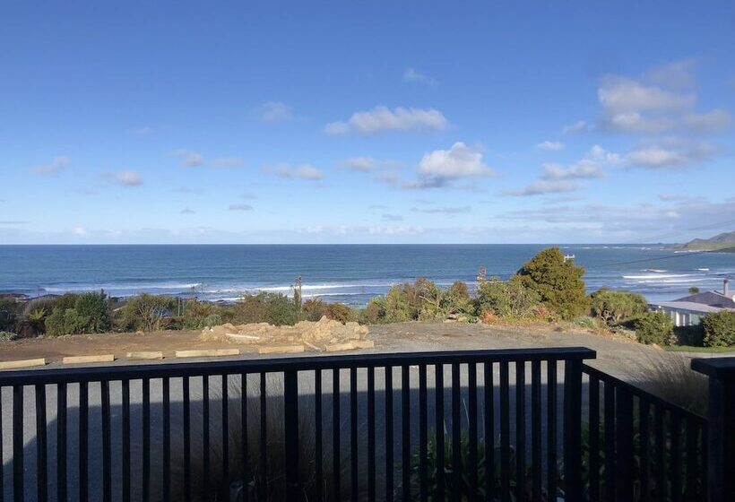 Nugget View Kaka Point Motels