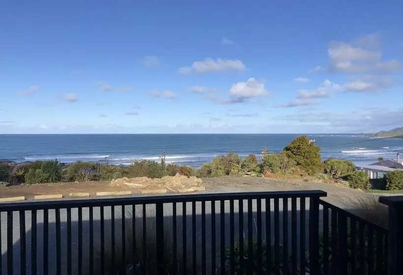 Nugget View Kaka Point Motels