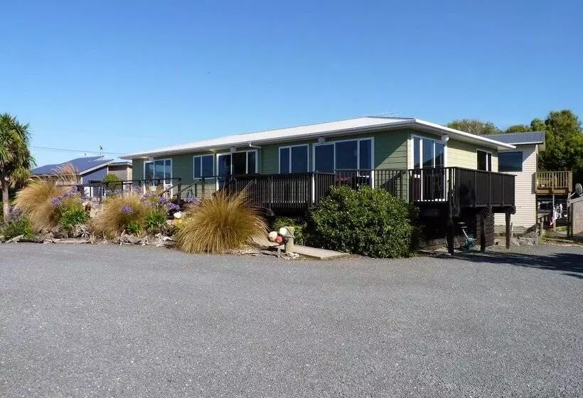 Nugget View Kaka Point Motels