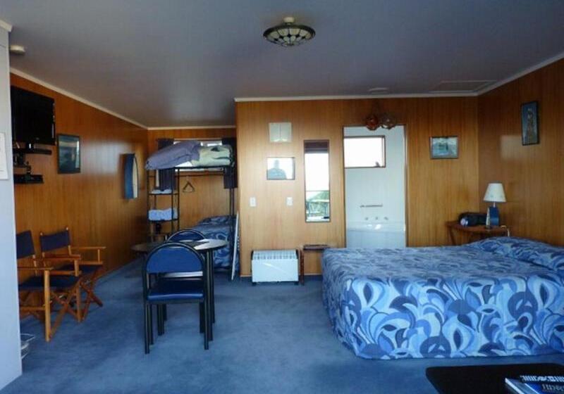 Nugget View Kaka Point Motels