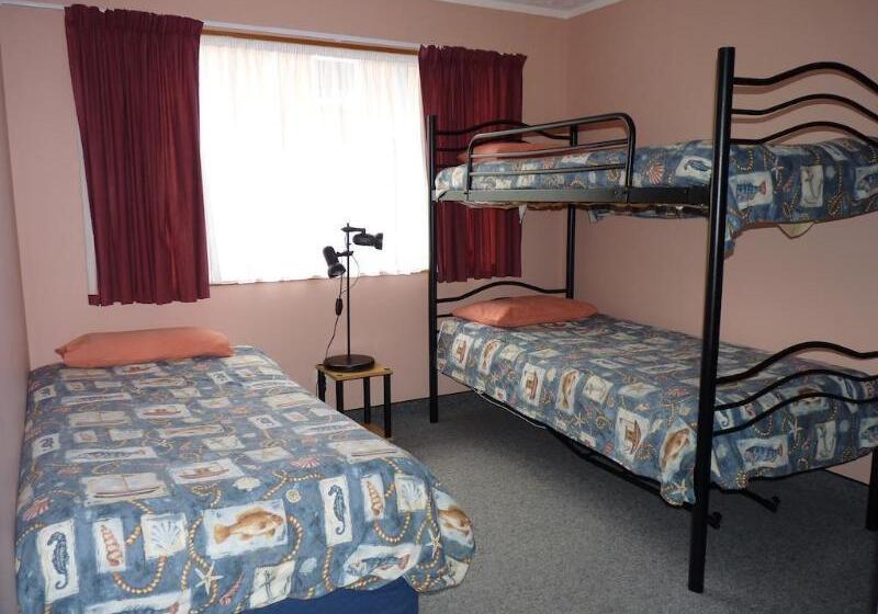 Nugget View Kaka Point Motels