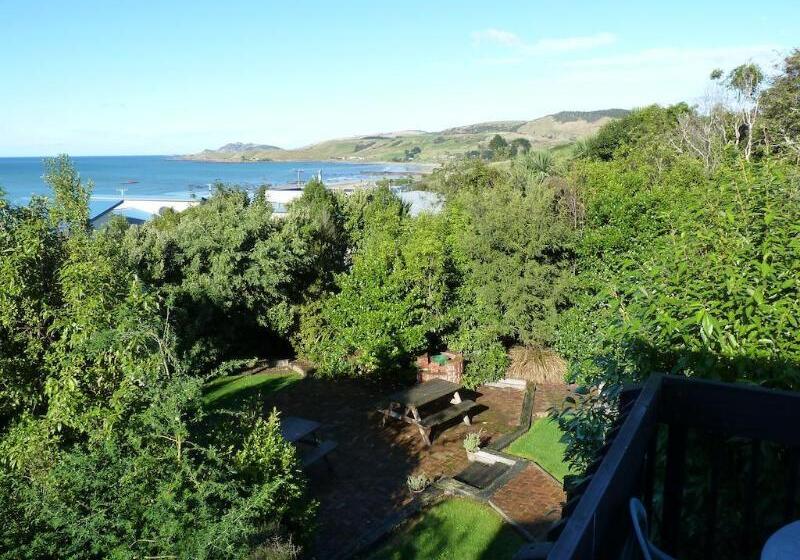 Nugget View Kaka Point Motels