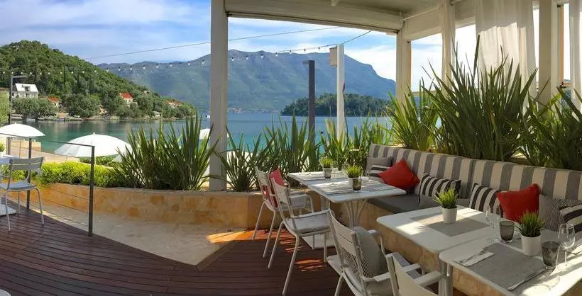 Tara's Lodge Hotel