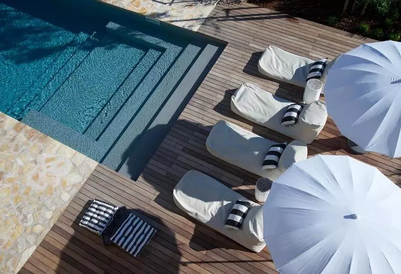 Tara's Lodge Hotel