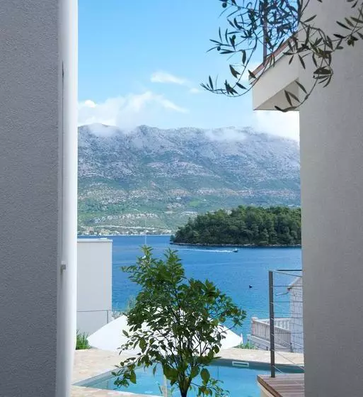 Tara's Lodge Hotel