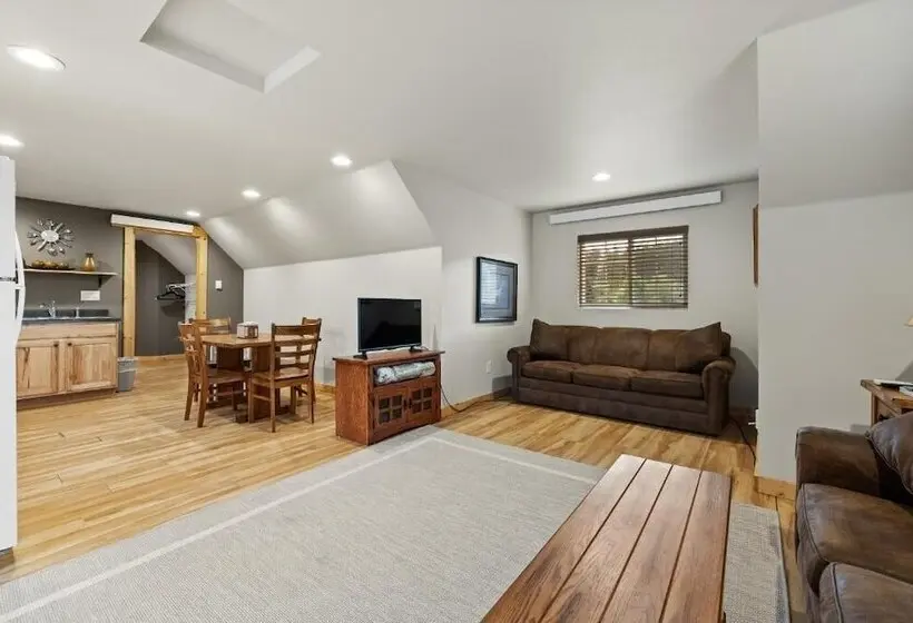 ホテル Black Hills Trailside Park Resort