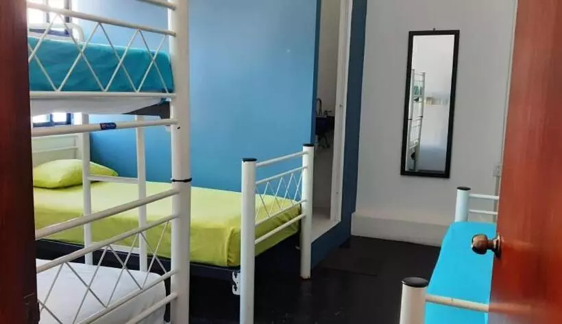 ユースホステル Hostal Azul Y Blanco