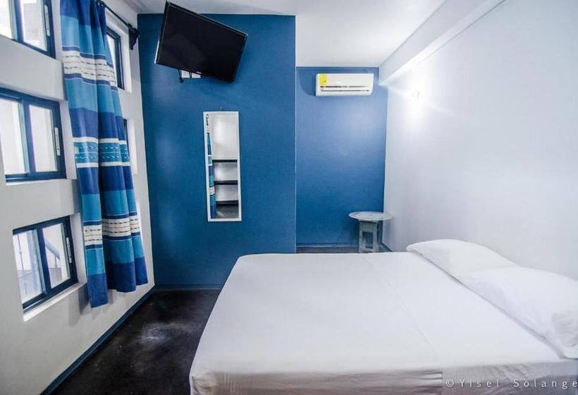 هاستل Hostal Azul Y Blanco