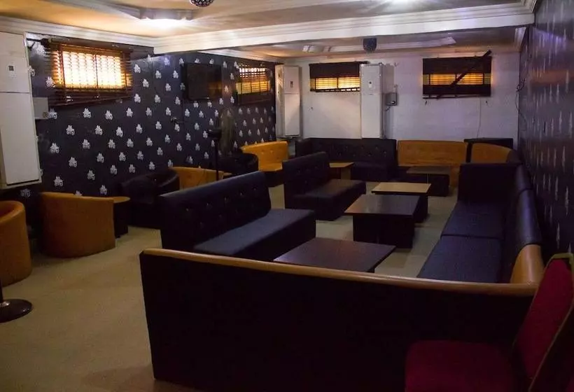 Glasshouse Hotel And Suites