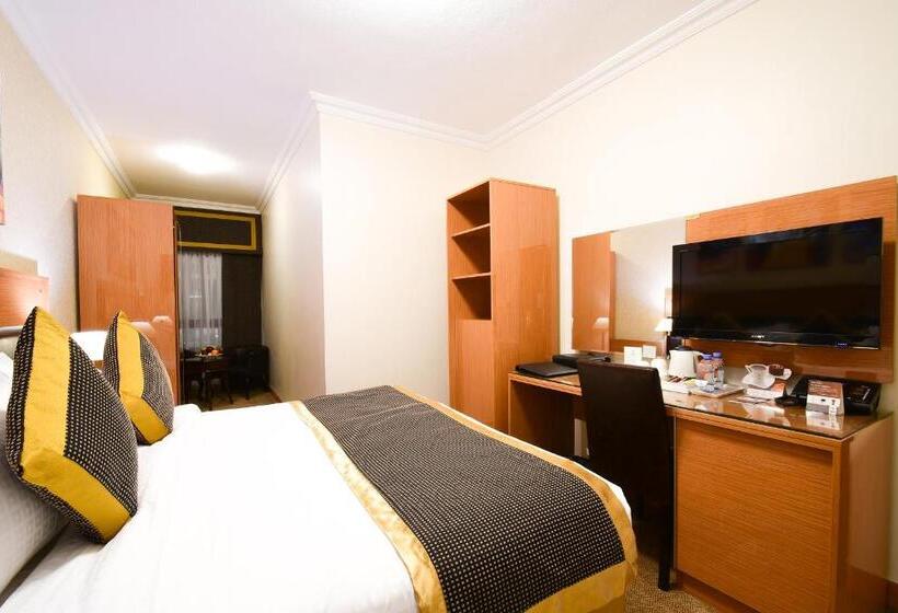 בית מלון כפרי Golden Tulip Al Shakreen