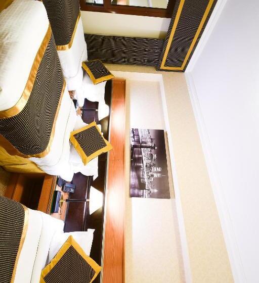 בית מלון כפרי Golden Tulip Al Shakreen