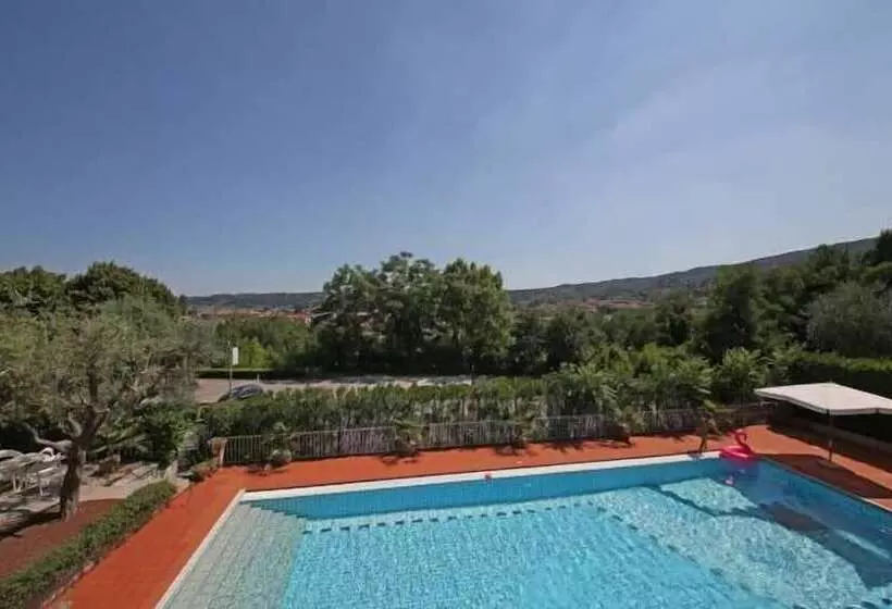 Hotelli Roè Garda