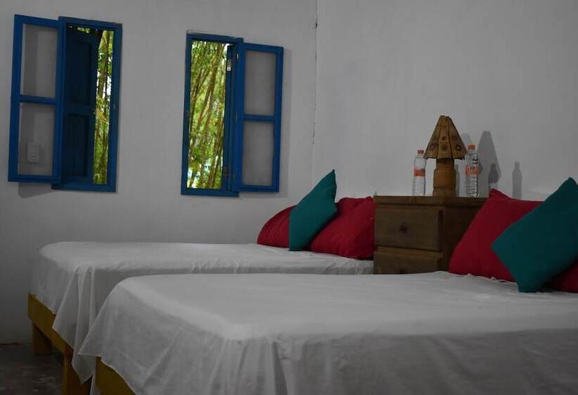 هتل El Huerto Del Bambu