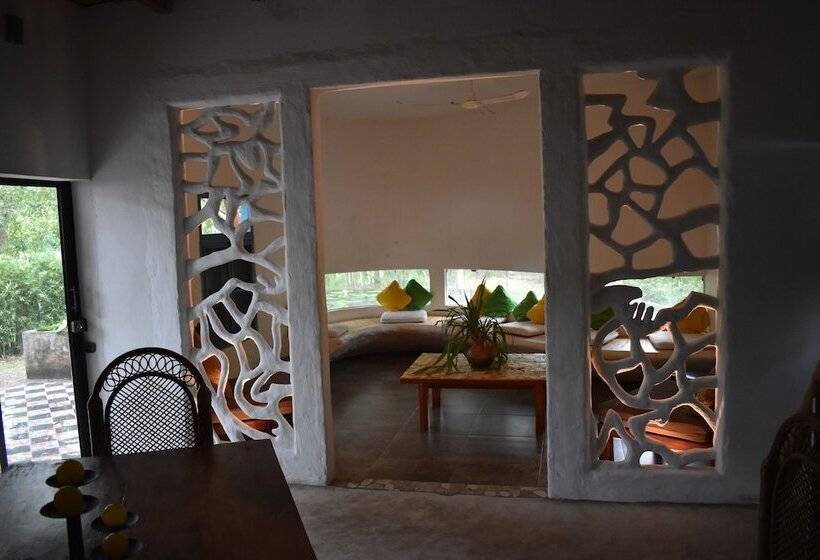 هتل El Huerto Del Bambu