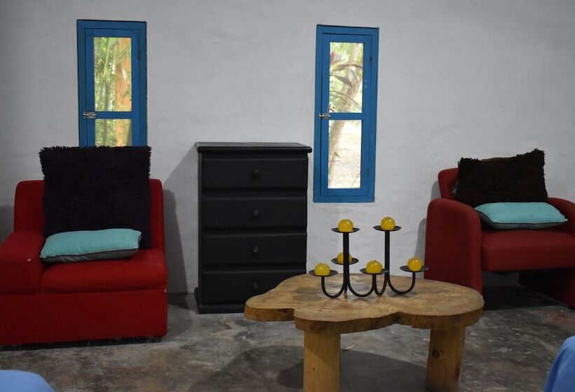 هتل El Huerto Del Bambu