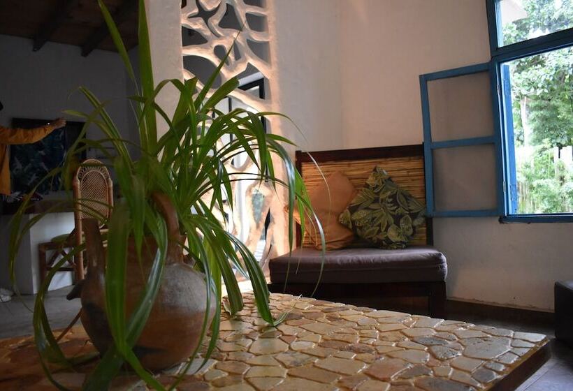 هتل El Huerto Del Bambu