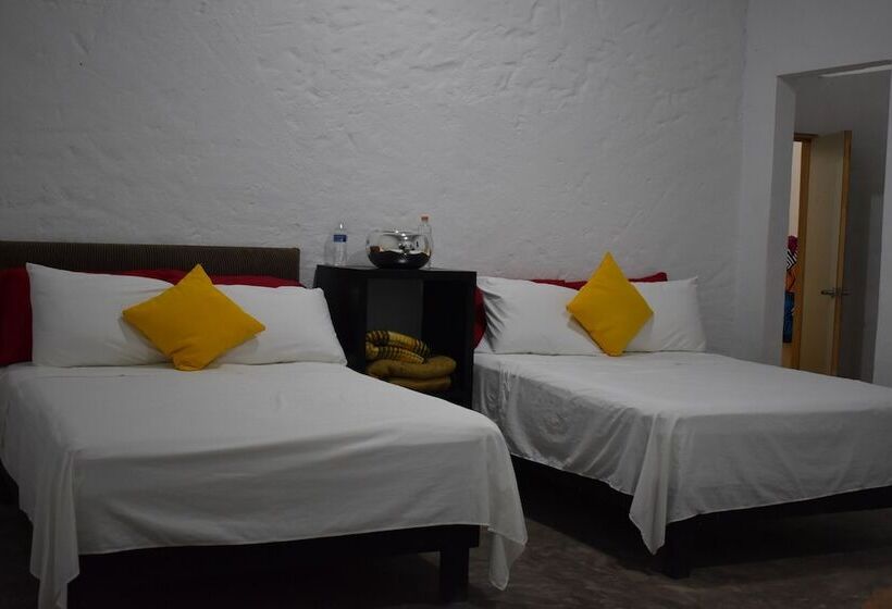 هتل El Huerto Del Bambu