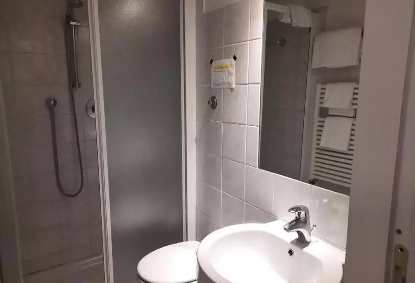 هتل Girasole House