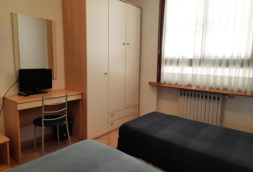 Отель Girasole House