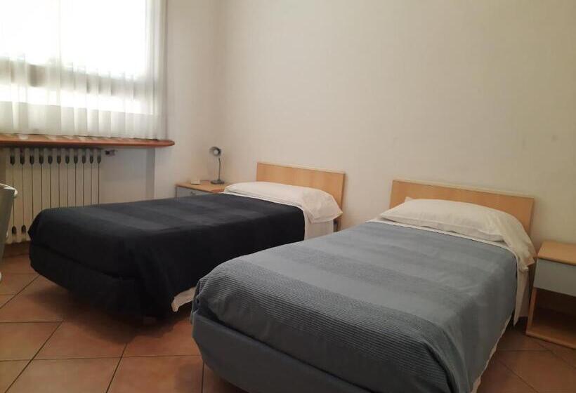 Отель Girasole House