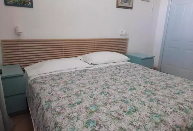 هتل Girasole House