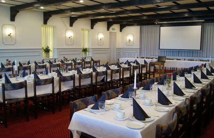 ホテル Hvalpsund Færgekro