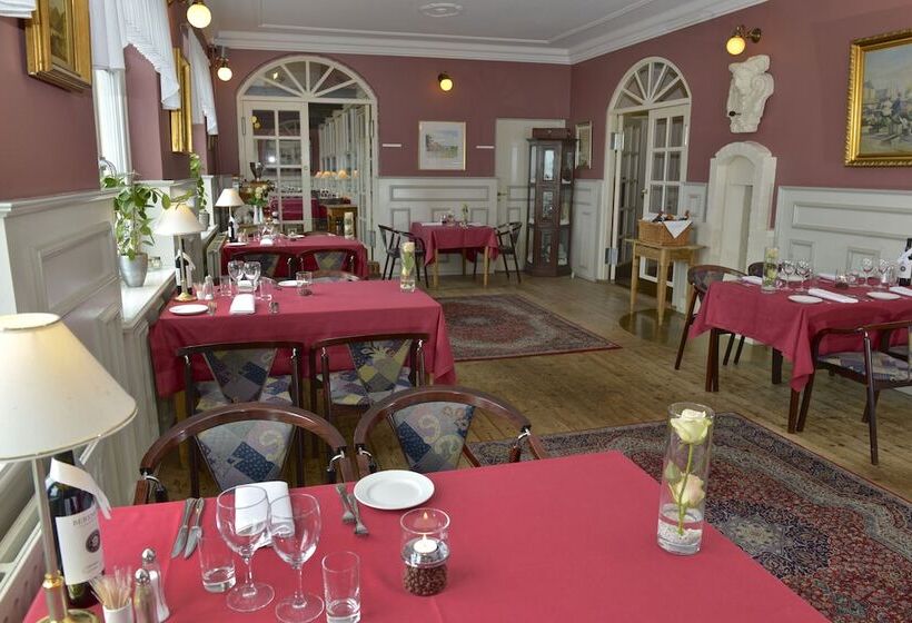 ホテル Hvalpsund Færgekro