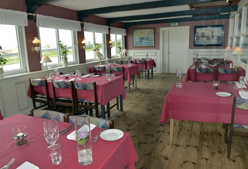 ホテル Hvalpsund Færgekro